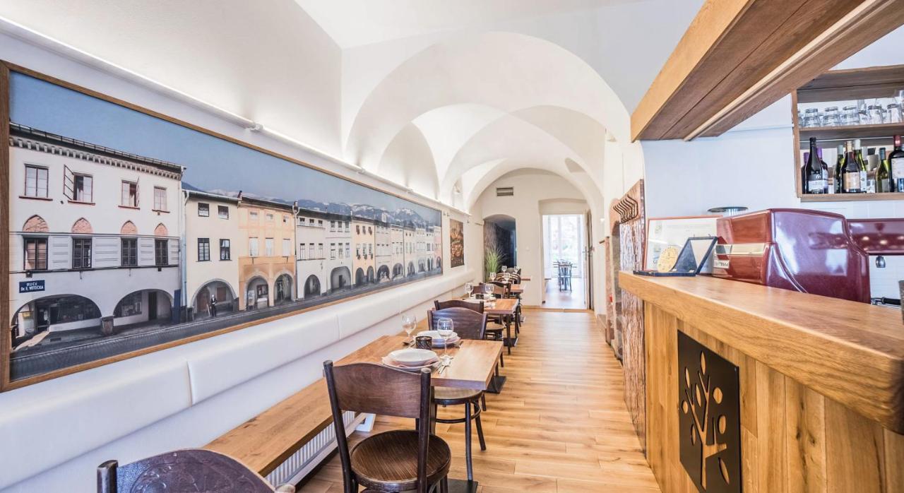 Penzion A Restaurace 14 Хостинне Экстерьер фото